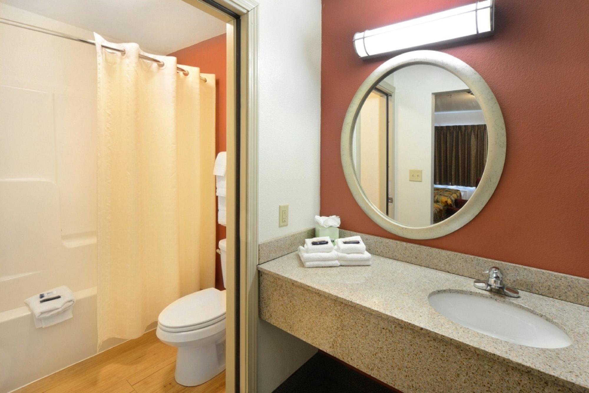 Quality Inn Queensbury Eksteriør billede